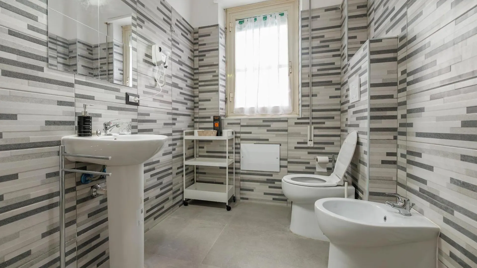La Fenice Suites Sardinia Quartu Sant'Elena Guest house