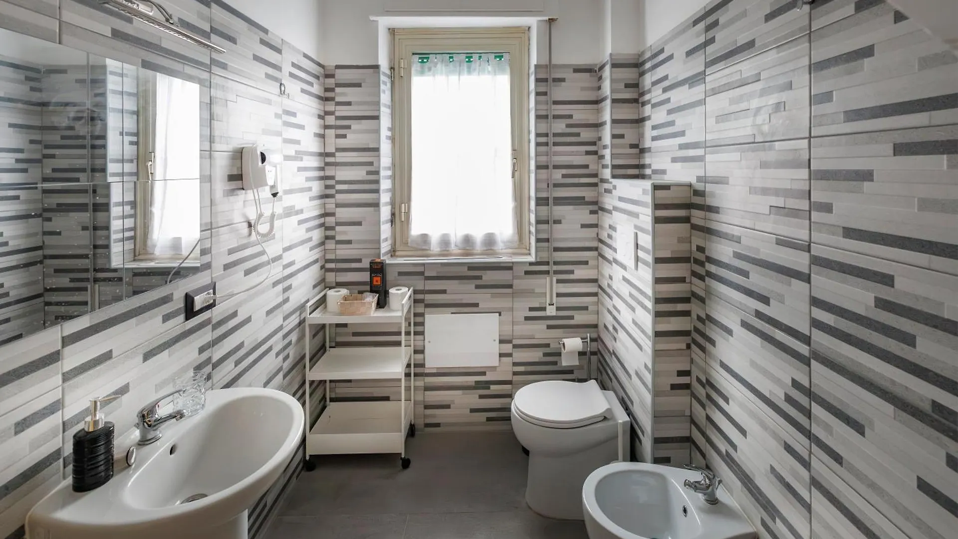La Fenice Suites Sardinia Quartu Sant'Elena Guest house